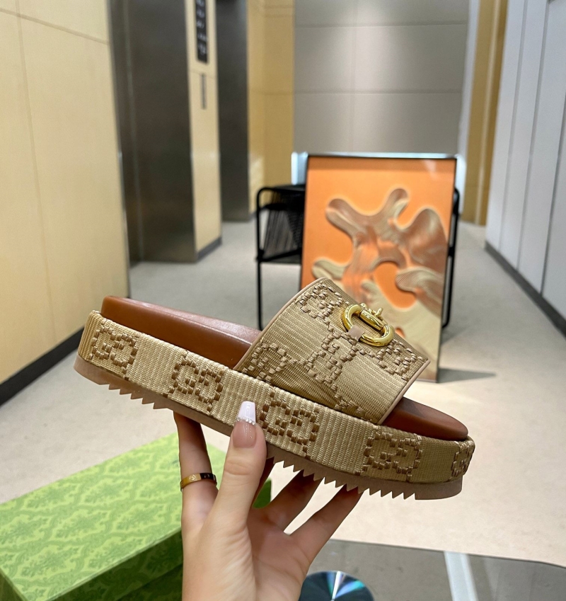 G*u*i slippers